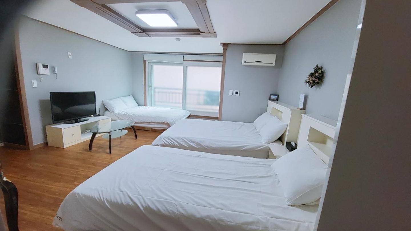 Hy Choi Hostel Seogwipo Exterior photo