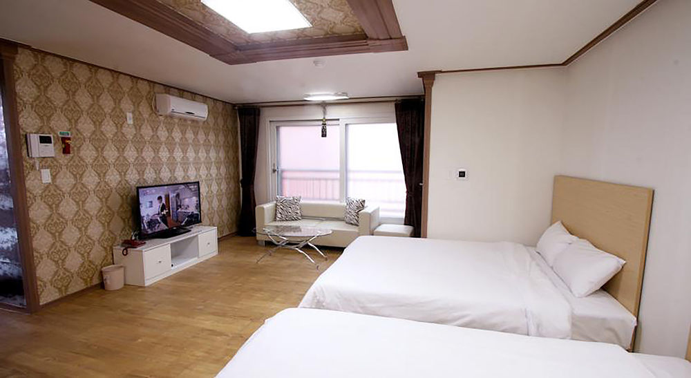 Hy Choi Hostel Seogwipo Exterior photo