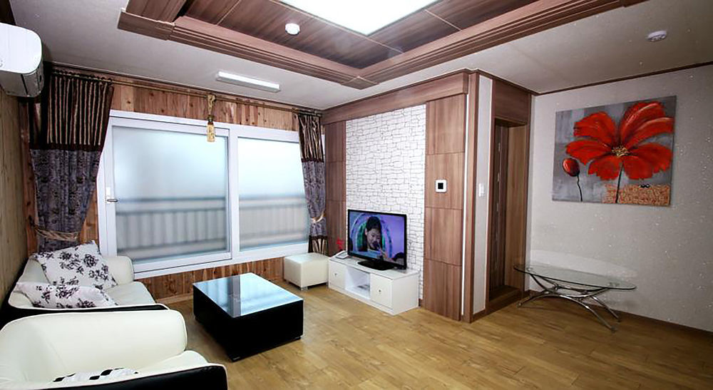 Hy Choi Hostel Seogwipo Exterior photo